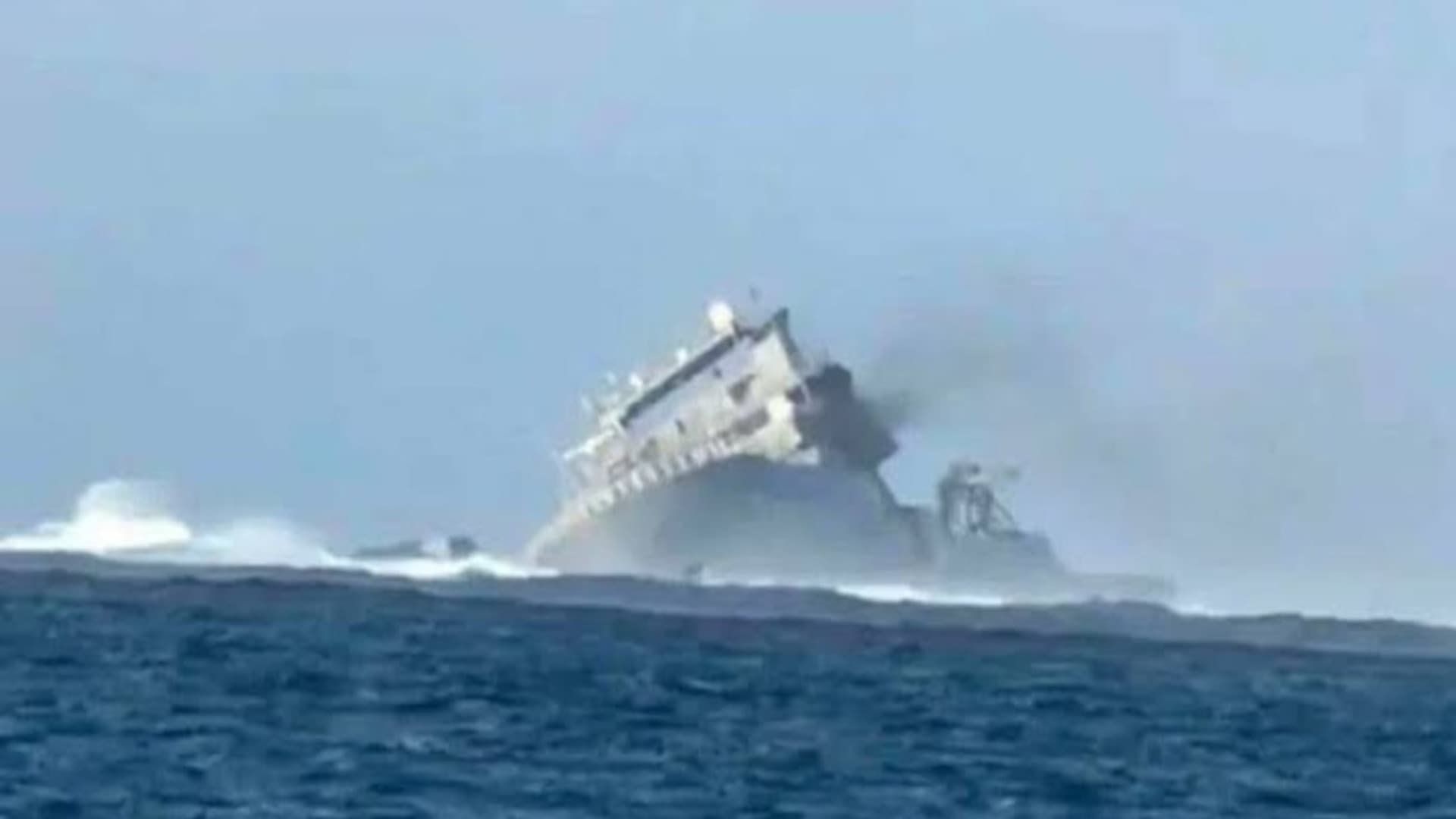 Barco de la Marina se Hunde Debido a Errores de la Tripulación